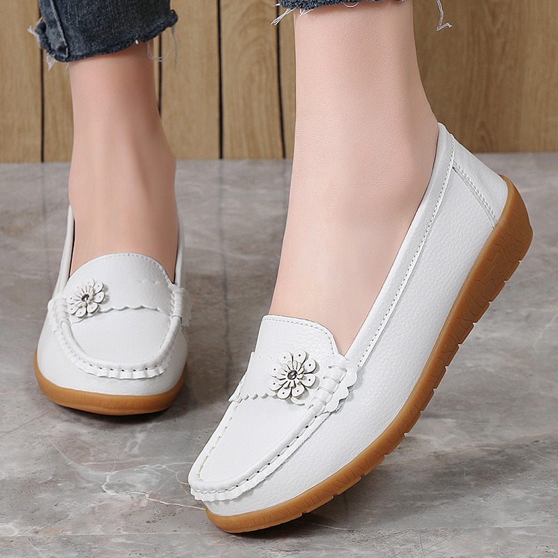 Leatherwork Flowers - Women's Moccasins Solid Color Leather Flower